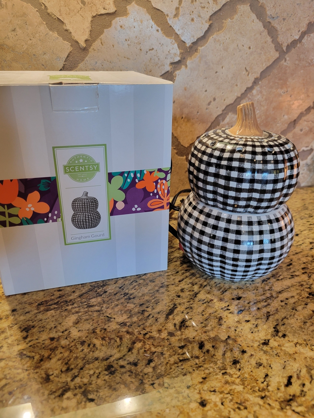 Scentsy Gingham Gourd Ceramic Warmer - Black & White